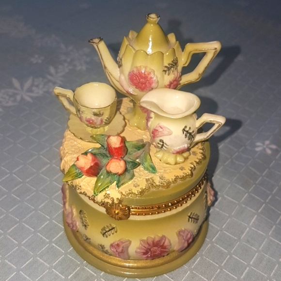 Vintage Tiny Trinket Box - Picture 7 of 12